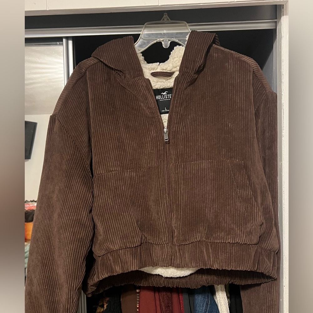 Brown Sherpa cropped hollister Jacket with hood , Size Large